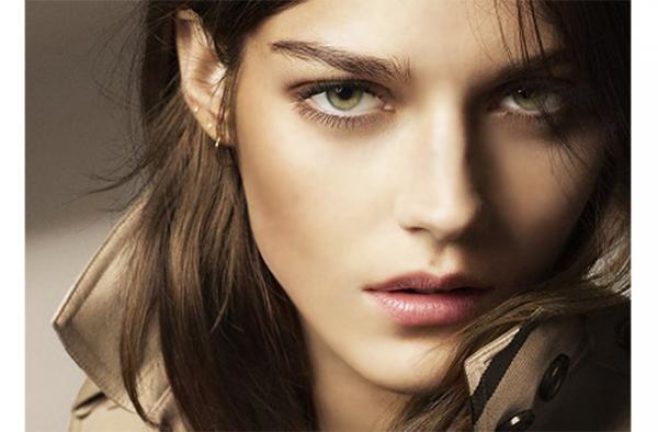 バーバリーが“デジタル施策”を強化。LINE、Apple Musicで新展開