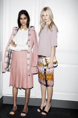 トリー バーチがパリ旗艦店オープン記念コレクション発売。新星女優によるショートムービー公開