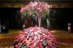ニコライ・バーグマンが“伝統工芸×フラワーアート”で魅せる新境地、展覧会「伝統花伝」