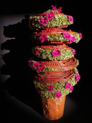 ニコライ・バーグマンが“伝統工芸×フラワーアート”で魅せる新境地、展覧会「伝統花伝」