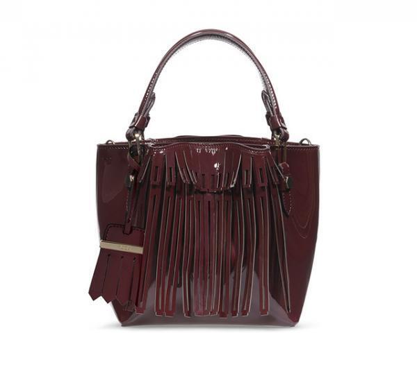 トッズの「フラワー バッグ」銀座カラーはブルー×ネイビー