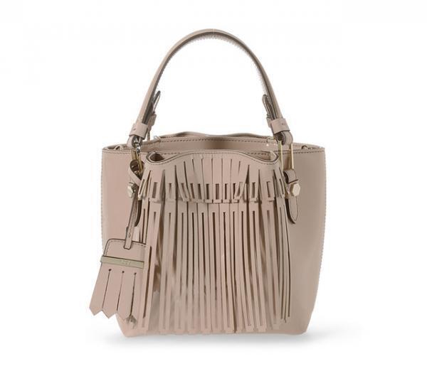 トッズの「フラワー バッグ」銀座カラーはブルー×ネイビー