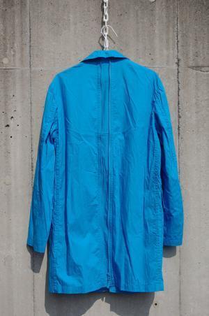 コム デ ギャルソン・オム プリュス経た、新鋭デザイナーによる「ビスケットヘッド」デビュー