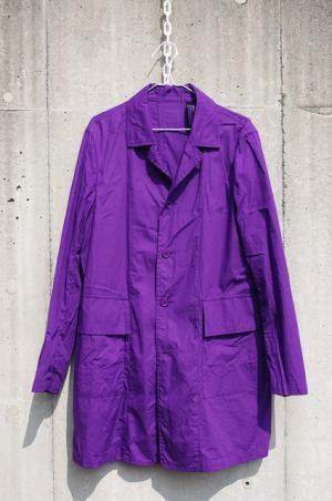 コム デ ギャルソン・オム プリュス経た、新鋭デザイナーによる「ビスケットヘッド」デビュー