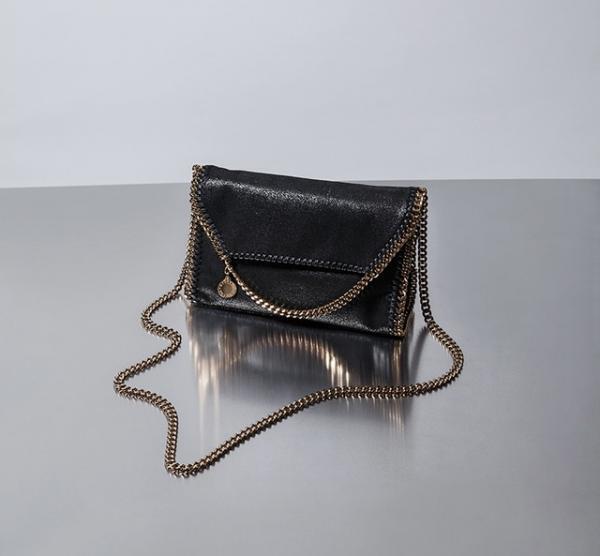 サカイのファークラッチなど”銀座感”あふれる限定バッグが勢揃い