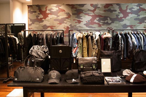 『SENSE』15周年記念し、イセタンメンズ館でポップアップ。カモフラ柄の「アウディ」も展示