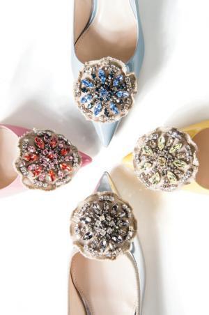 プラダが“ブローチ”に着想得た新作シューズ発売。新宿伊勢丹＆阪急うめだでポップアップ