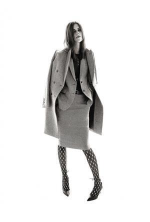 ユニクロ、仏版『VOGUE』元編集長カリーヌ・ロワトフェルドとのコラボコレクション発売