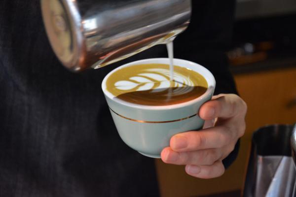 厳選ロースターカフェ7店舗が集結、“コーヒー飲み比べ”イベントが神田錦町で開催