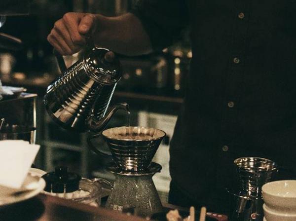 厳選ロースターカフェ7店舗が集結、“コーヒー飲み比べ”イベントが神田錦町で開催