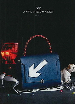 アニヤ・ハインドマーチ、新宿伊勢丹で“交通標識バッグ”を期間限定販売