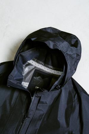 ホワイトマウンテニアリング、グラフペーパーの別注多機能ジャケットを限定発売