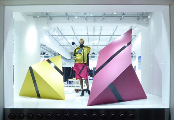 132 5. ISSEY MIYAKE、新作コレクション「SQUARE WOOL」の構造体をディスプレイで表現