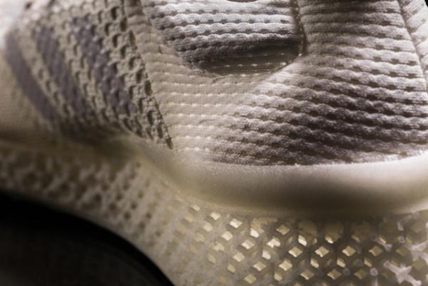 アディダスが3Dプリントを利用した新しいフィット感のミッドソールを開発