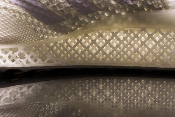アディダスが3Dプリントを利用した新しいフィット感のミッドソールを開発