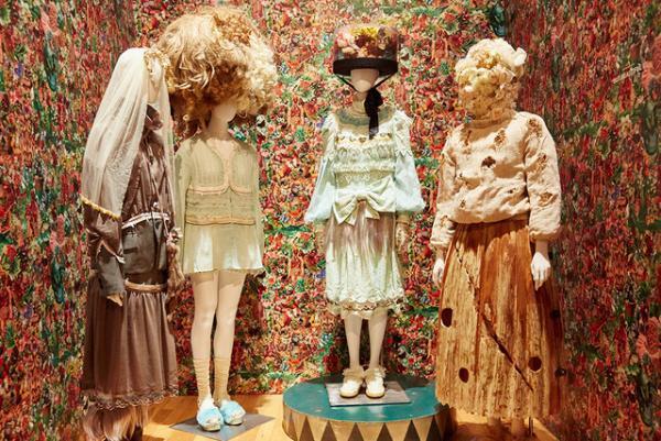 ファッションの領域を超えたアンダーカバー25周年記念展、高橋盾の脳内迷路を廻る