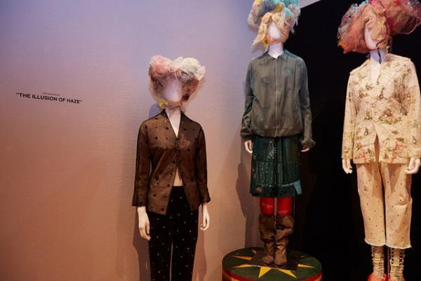 ファッションの領域を超えたアンダーカバー25周年記念展、高橋盾の脳内迷路を廻る