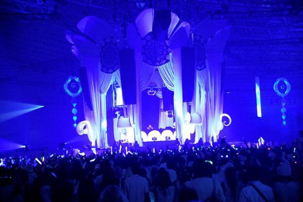 白い熱狂！“純白”のEDMイベント「SENSATION」に潜入