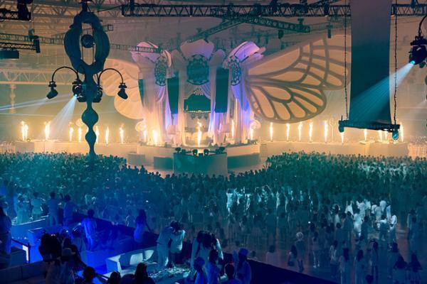白い熱狂！“純白”のEDMイベント「SENSATION」に潜入