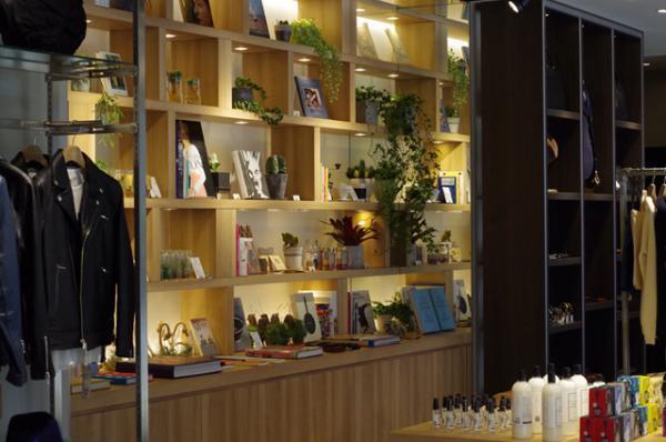 キャサリン ハムネット ロンドンが渋谷にオープン、コーヒーを飲みながらスーツのオーダーサービスも