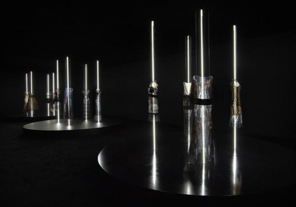 シャネルの創造性に触れる展覧会開催。菊地凛子やリリー＝ローズ デップらも来場