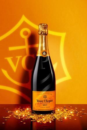 「ヴーヴ・クリコ イエローラベル」が、鮮やかな“メールボックス”の限定パッケージで登場