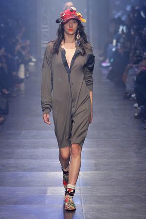 【ルック】ヴィヴィアン・ウエストウッド・ゴールドレーベル16SSコレクション