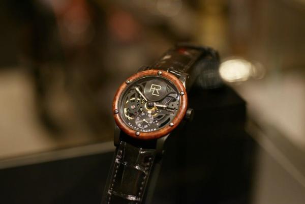 自動車のディテールを腕時計で表現「ラルフローレン オートモーティブ コレクション」が発表に