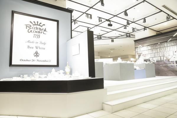 ミナ ペルホネン×リチャード ジノリ限定コレクションが新宿伊勢丹に登場。伸びやかに蝶、ミツバチ、鳥が躍る和洋の境界を越えた共鳴