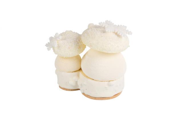 ラデュレのクリスマスコレクション、真っ白なコートを羽織った「ビュシェット・ド・ノエル」など