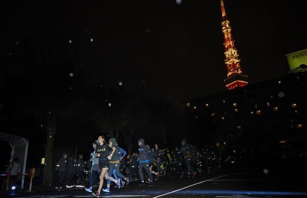 進化するGYAKUSOUに、浅野忠信が「ギャクソーーー！」乱入？