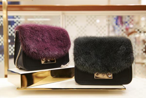 ローラも祝福、フルラ銀座店がリニューアル。今秋拡張したシューズとメンズアイテムコーナー新設