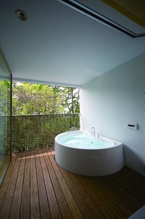 葉山の海沿いで和紙専門店WACCAによる和紙の企画展開催、期間限定カフェも