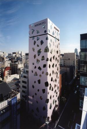 銀座ミキモト本店のウィンドウ、ペーパークラフト&amp;プロジェクションマッピングで物語を描く