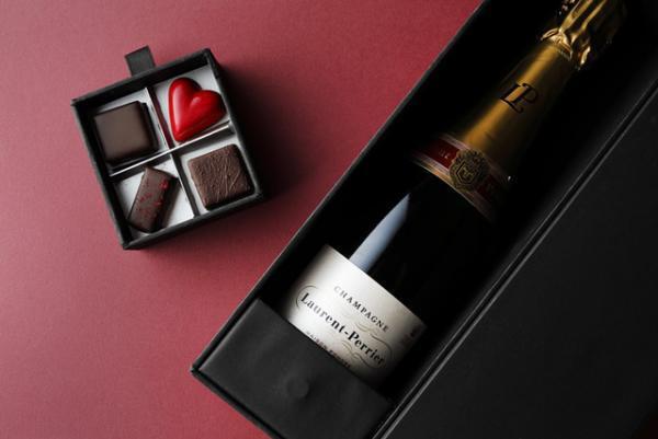 ショコラの芸術。パレスホテル東京の食べられるネクタイや万年筆をバレンタインに