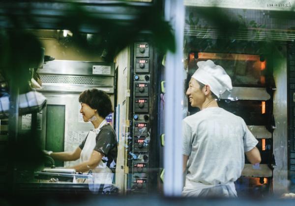 代々木上原の人気パン屋が作った“毎日のパンカタログ”、150種類を超えるメニューを収録