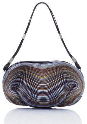 イッセイ ミヤケが東京、NYなど4都市の“色”を織り込んだバッグ発売。特設サイトでは各街の“音”がレコードに