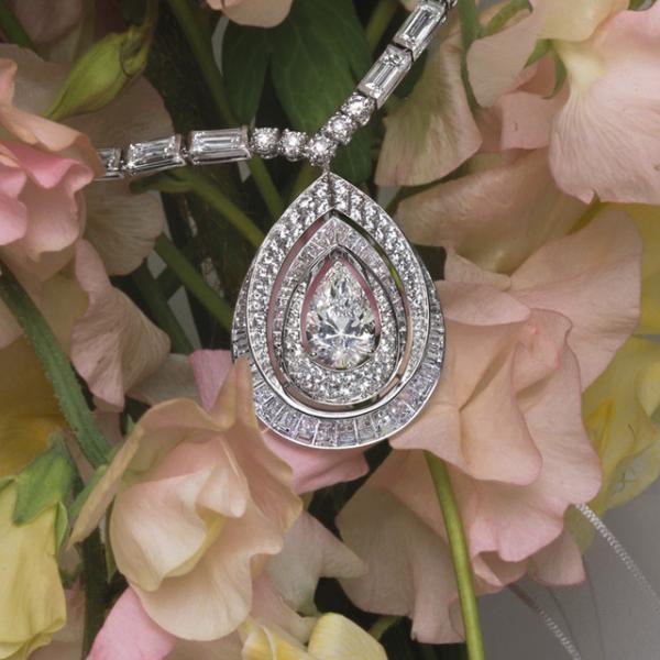 ショーメが新宿伊勢丹で新作「ジョゼフィーヌ」コレクションを披露