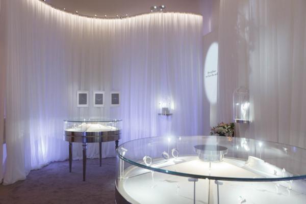 ショーメが新宿伊勢丹で新作「ジョゼフィーヌ」コレクションを披露