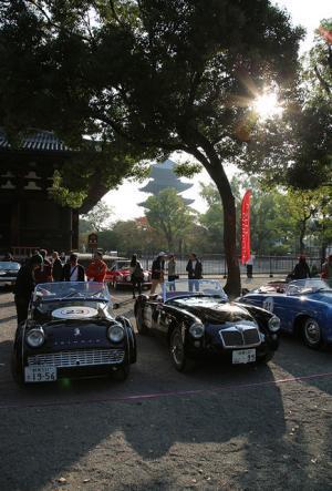 日本の世界遺産をクラシックカーで巡る、ダンヒルが1,000kmカーラリーのムービー公開