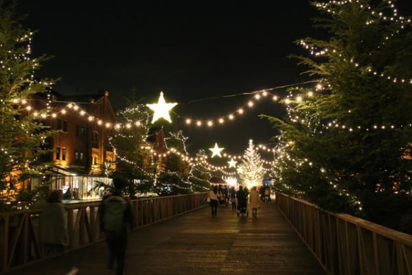 花火も舞い上がる、横浜赤レンガ倉庫のクリスマスマーケット。本場ドイツを体感