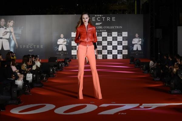『ハーパーズ バザー』×『007 スペクター』”ボンドガール”のファッションショー