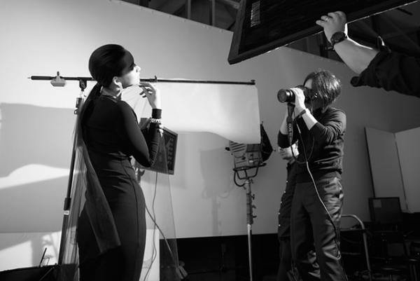 カルティエ、パリを舞台にした新作ムービー公開。カレン・エルソン主演のダイヤモンドストーリー