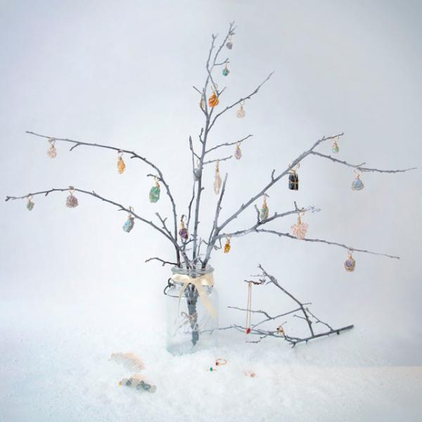 柔らかな煌めきを放つ貴石のジュエリー。Amantes Amentesがルミネ新宿でポップアップ