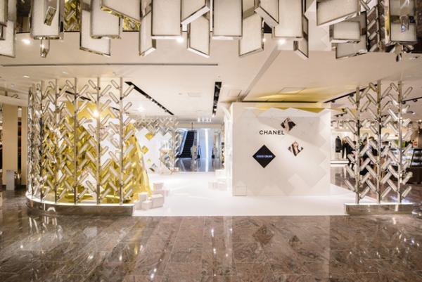 シャネルが新宿伊勢丹でポップアップ、ファインジュエリーの新作「ココ クラッシュ」登場