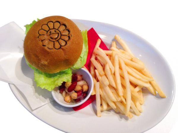 六本木ヒルズが村上隆の“お花”であふれる35日間。「お花カフェ」が限定オープン