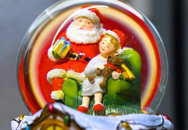 新宿伊勢丹がモードなクリスマスギフトを提案。サンタや雪だるまがマトリョーシカに