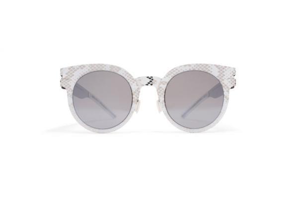 マイキータ+メゾン マルジェラ、パイソン柄の新作アイウエアを発売