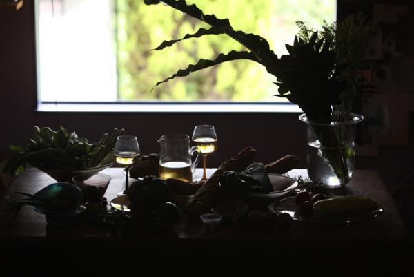 光を写すガラスの器。吹きガラス工房とその作家辻野剛の企画展開催