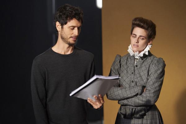 ガブリエル・シャネルをオマージュした架空の伝記映画。監督はカール、主演はクリステン・スチュワート